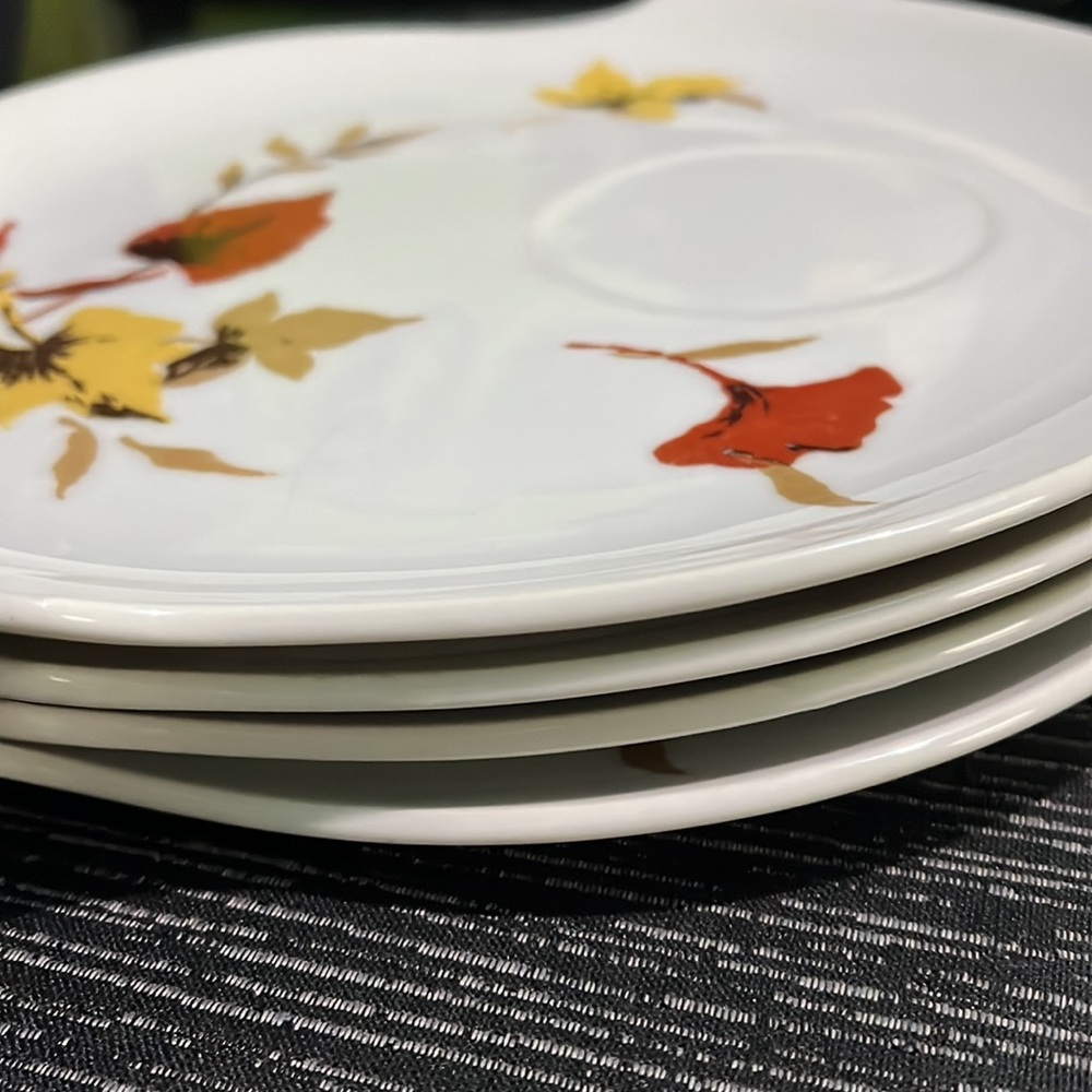 4 Vintage lunch plates with cup spot